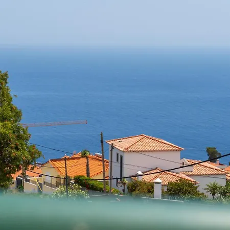 Cliff Refuge By Lovelystay Apartment