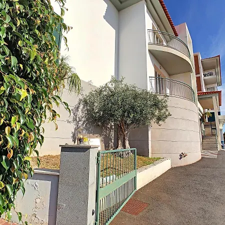 Cliff Refuge By Lovelystay Apartment